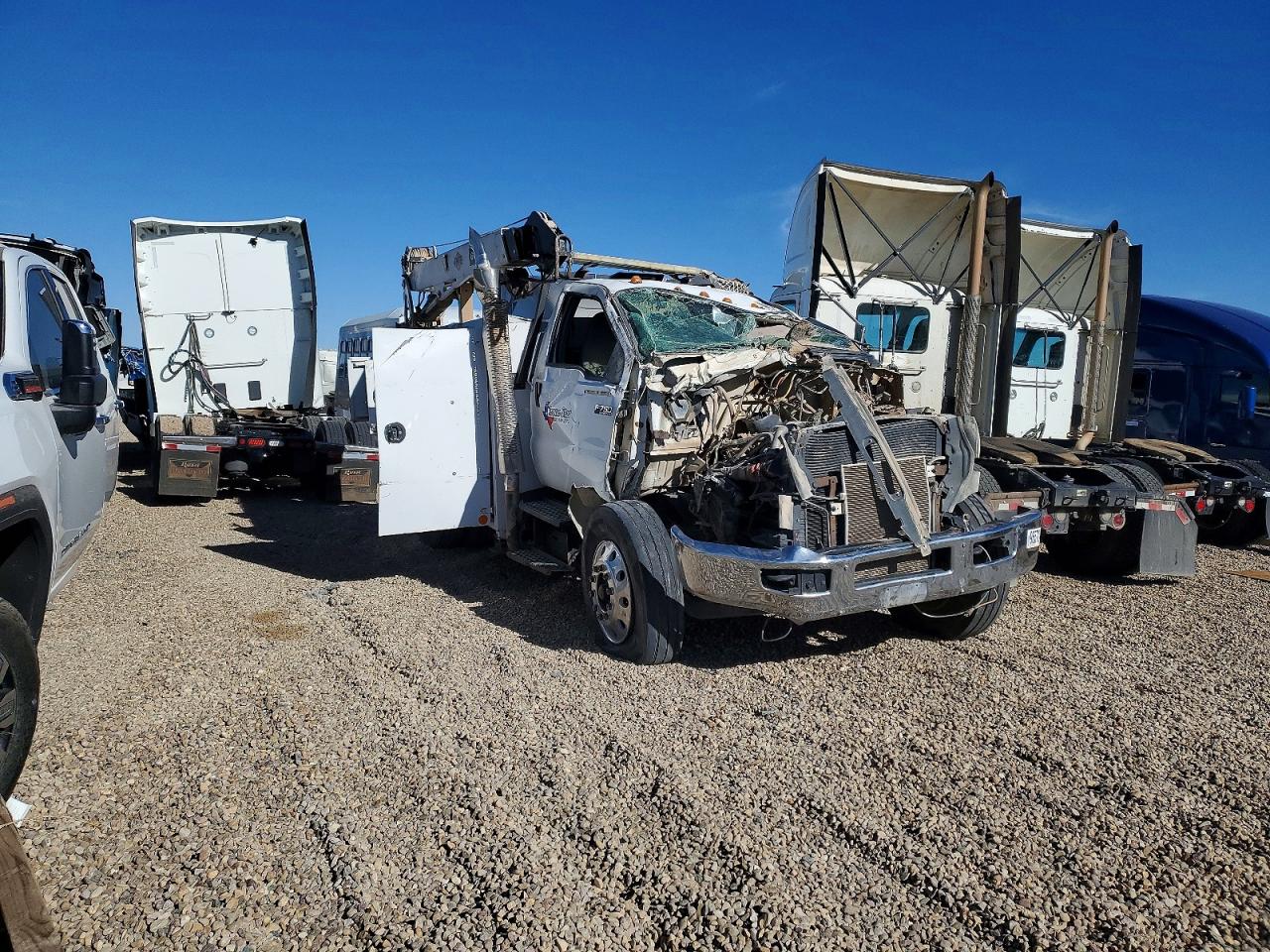 Salvage Ford F-750 Image