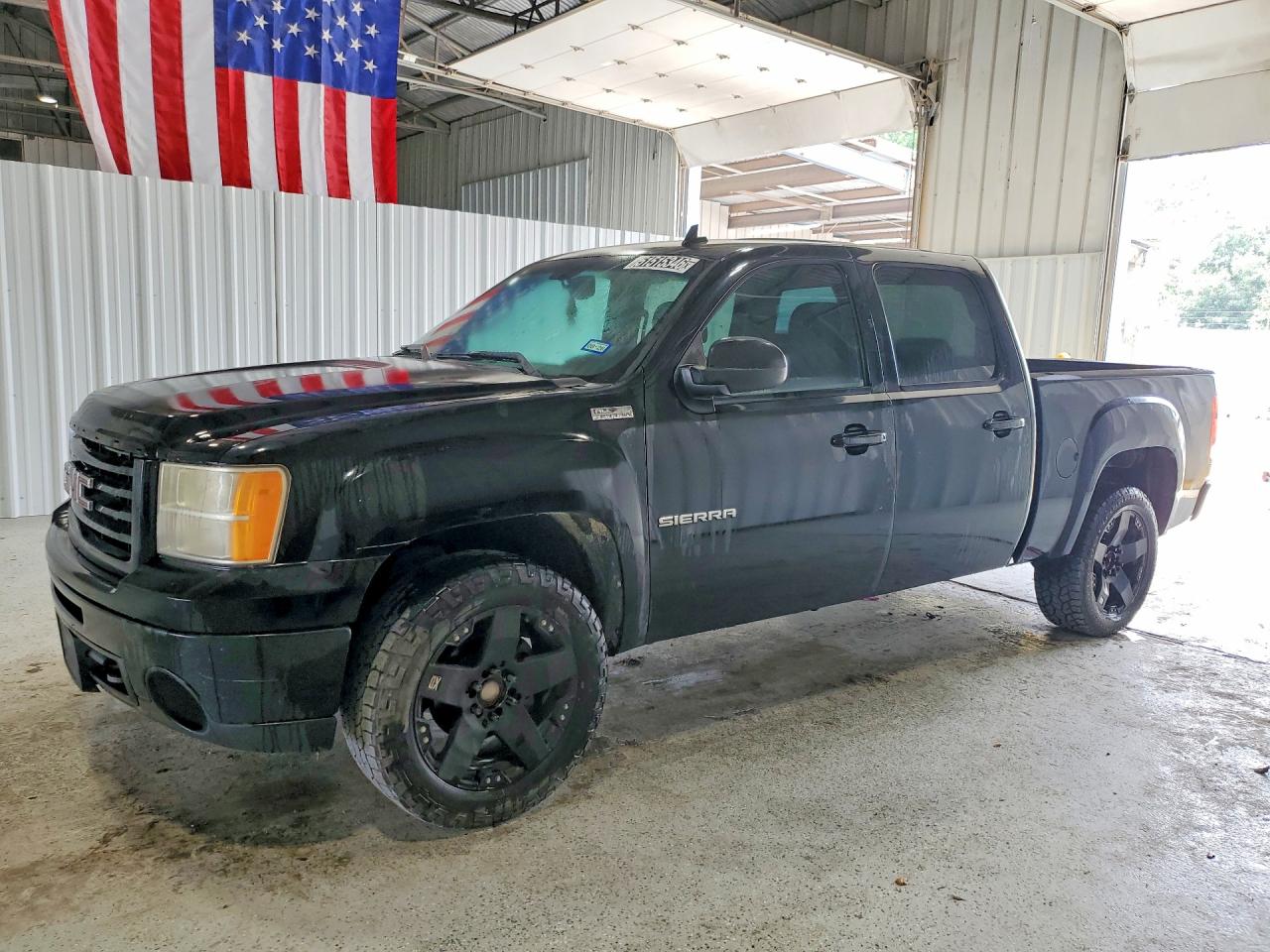 Salvage GMC Sierra Image