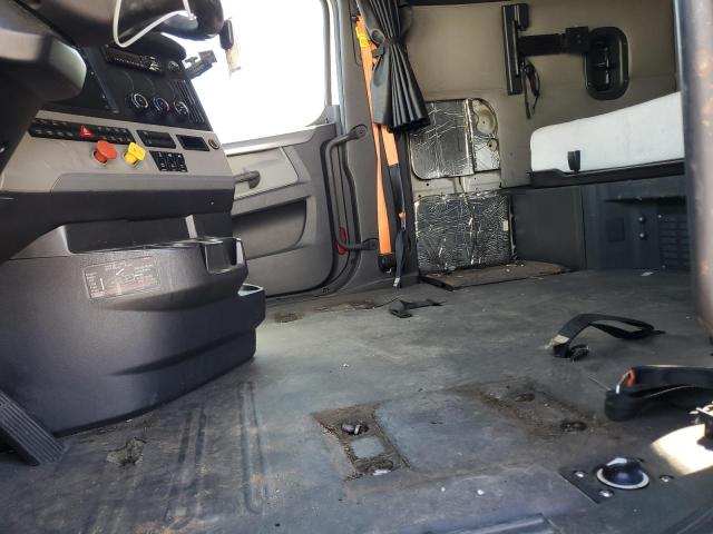 Freightliner Cascadia 126