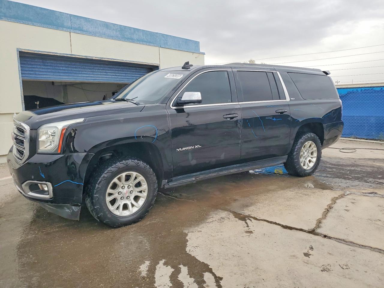 Salvage GMC Yukon Image