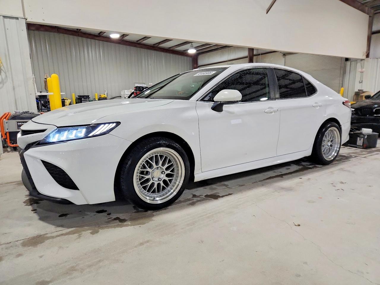 Salvage Toyota Camry Image