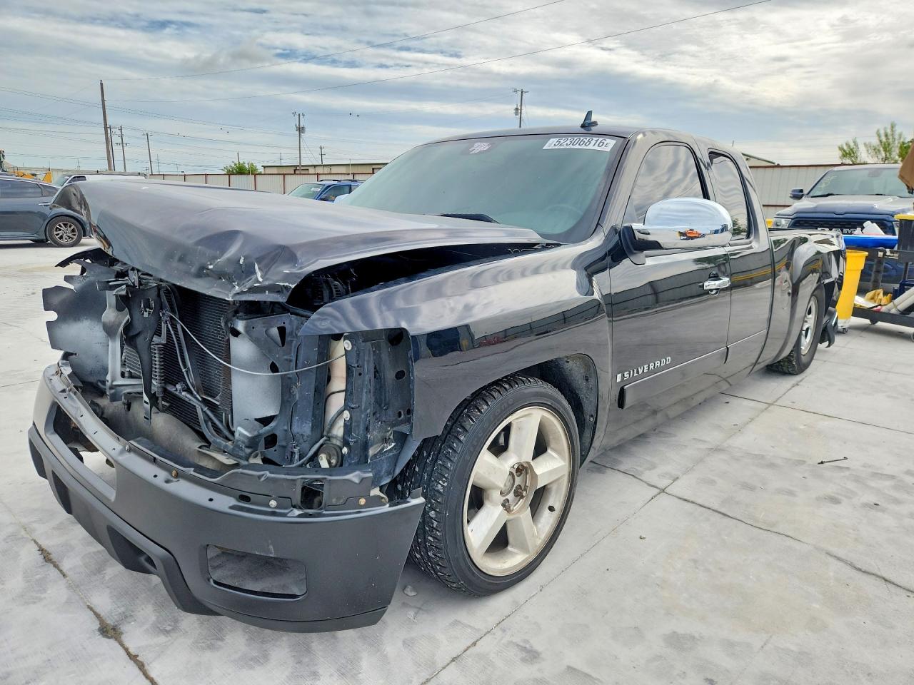 Salvage Chevrolet Silverado Image