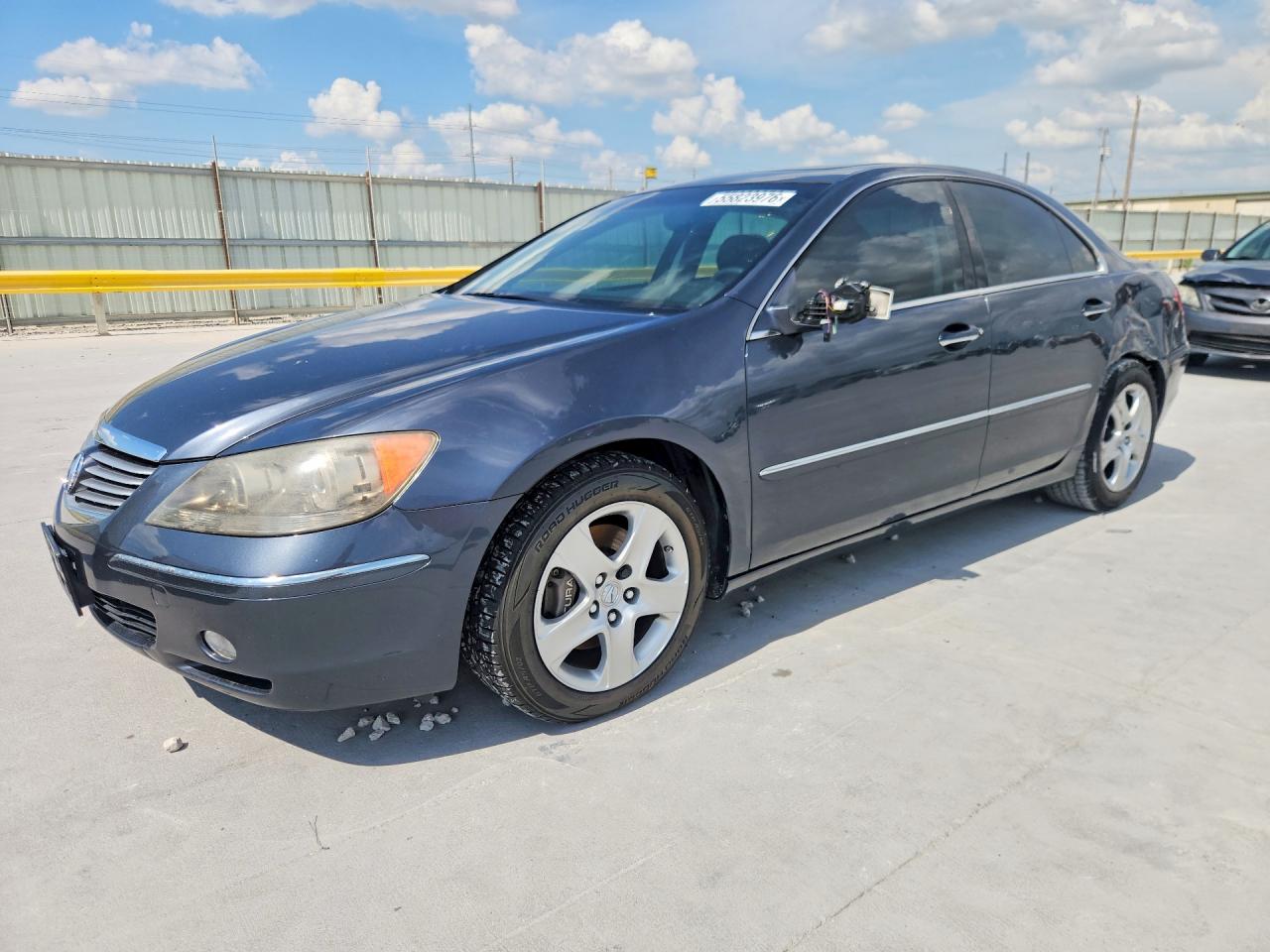 Salvage Acura RL Image