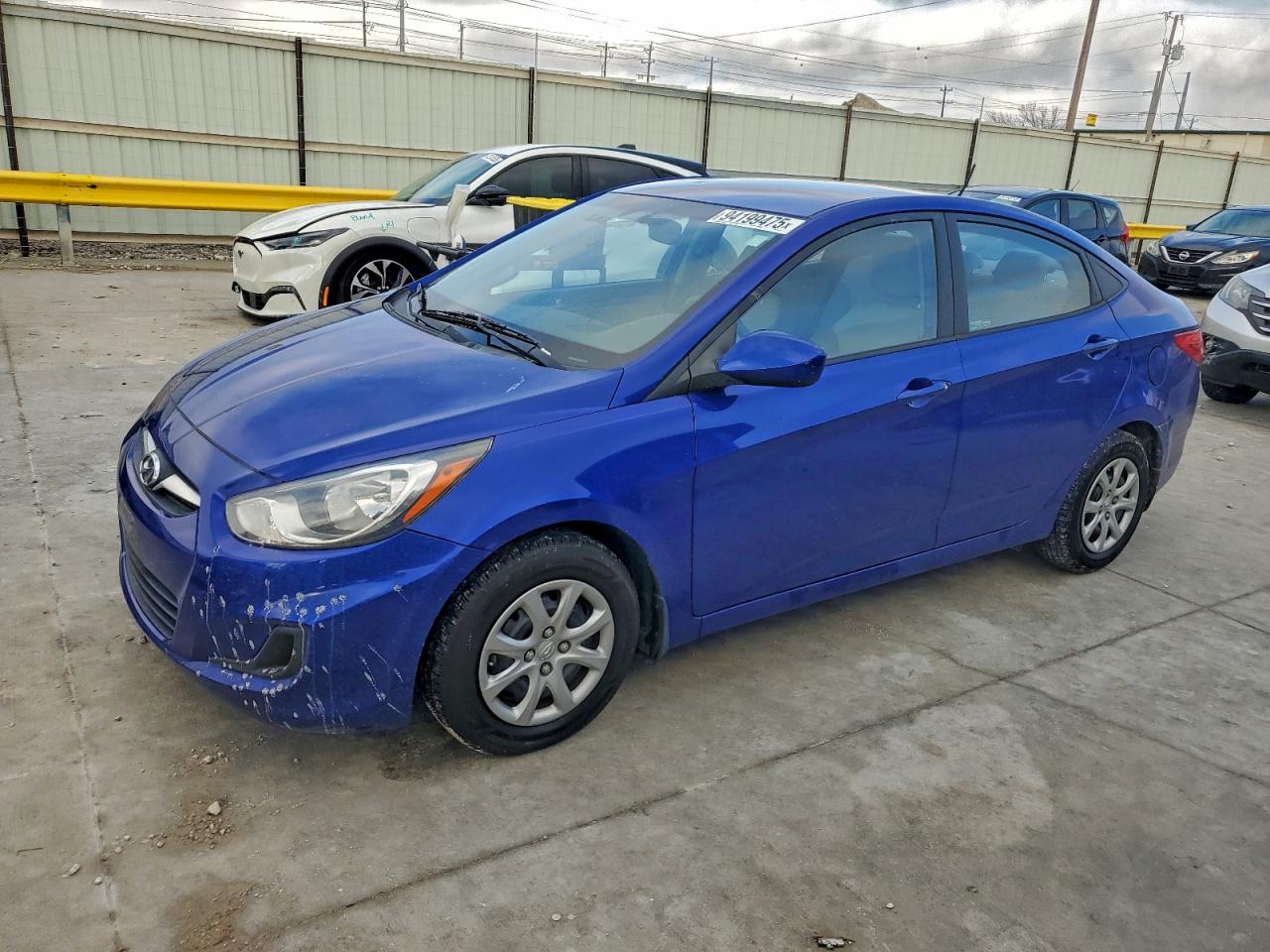 Salvage Hyundai ACCENT Image