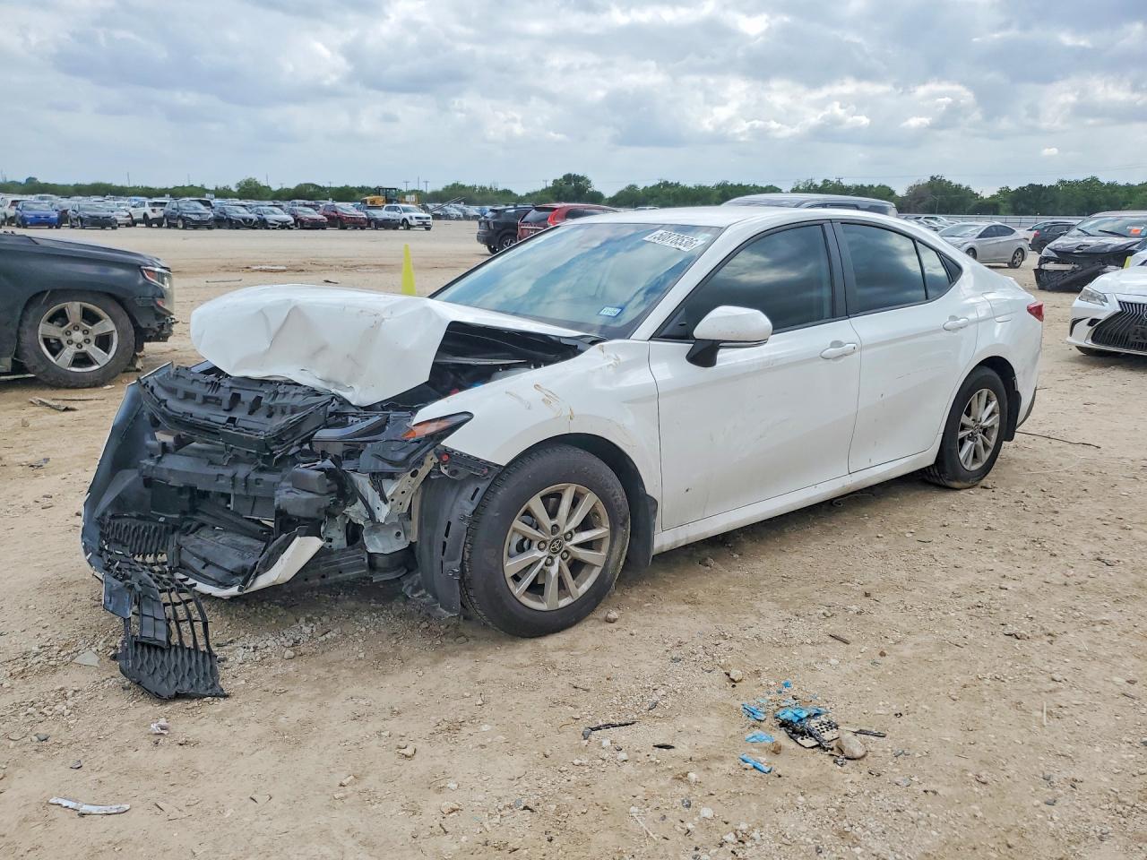 Salvage Toyota Camry Image