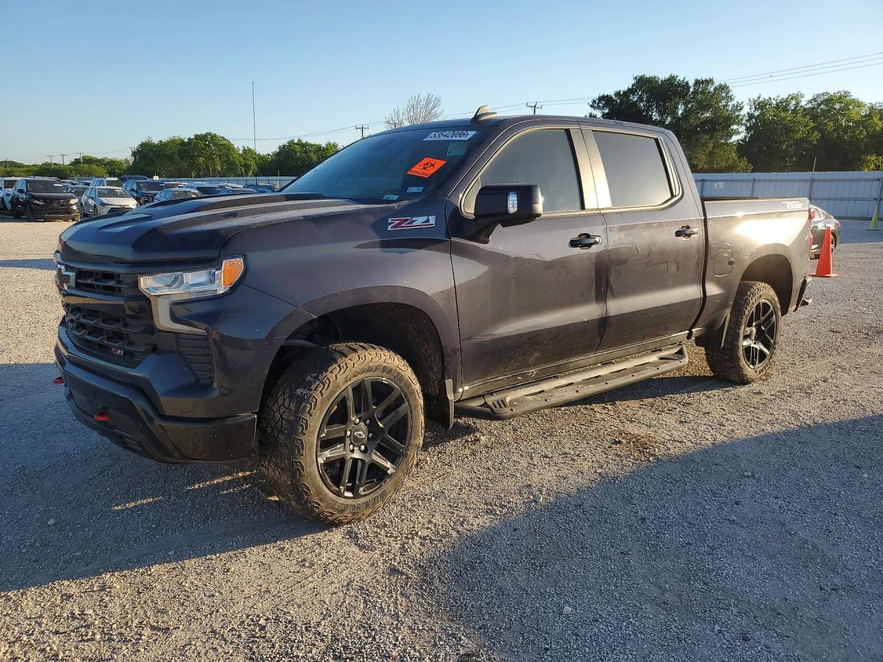 Salvage Chevrolet Silverado Image