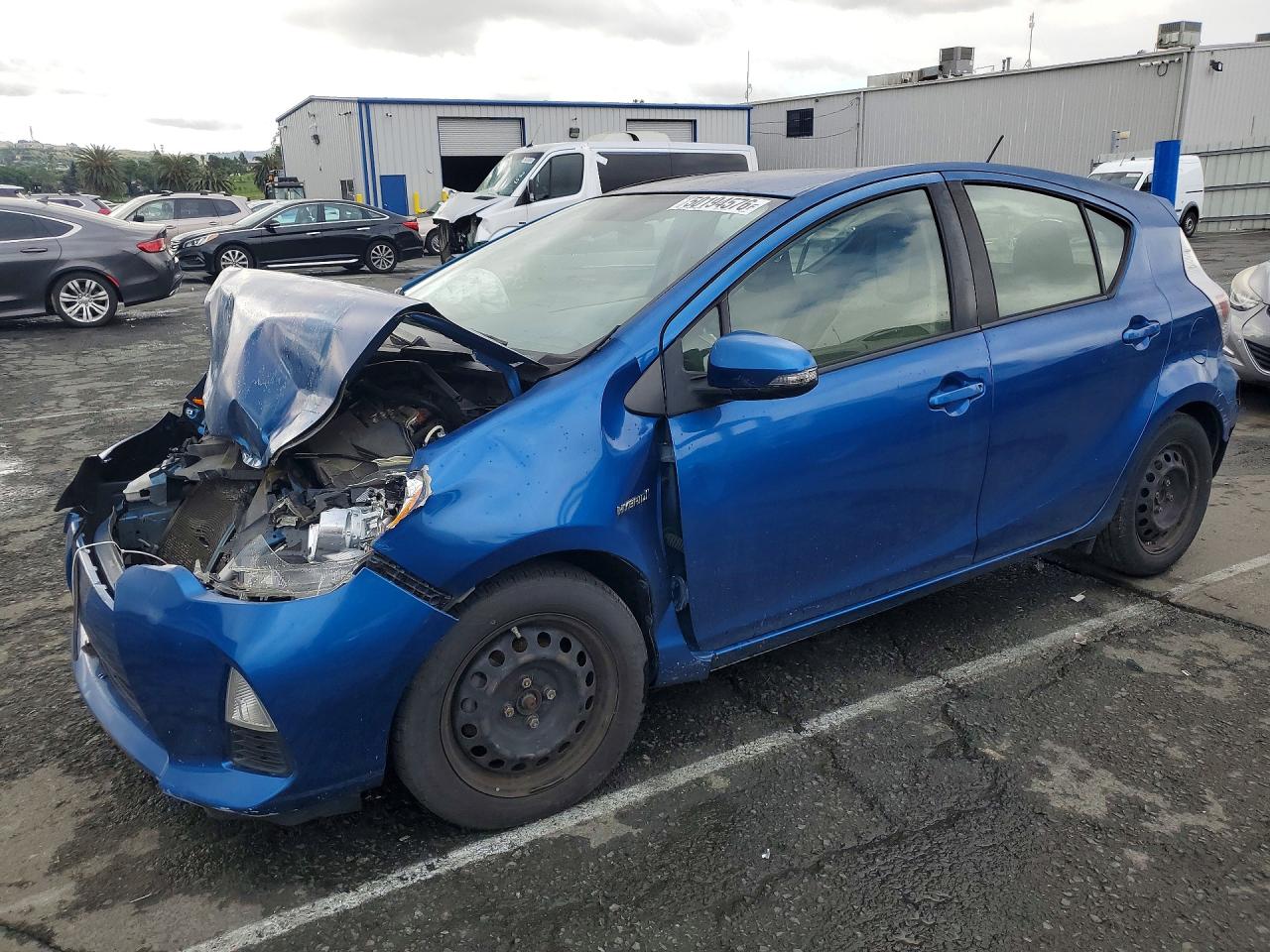 Salvage Toyota Prius Image