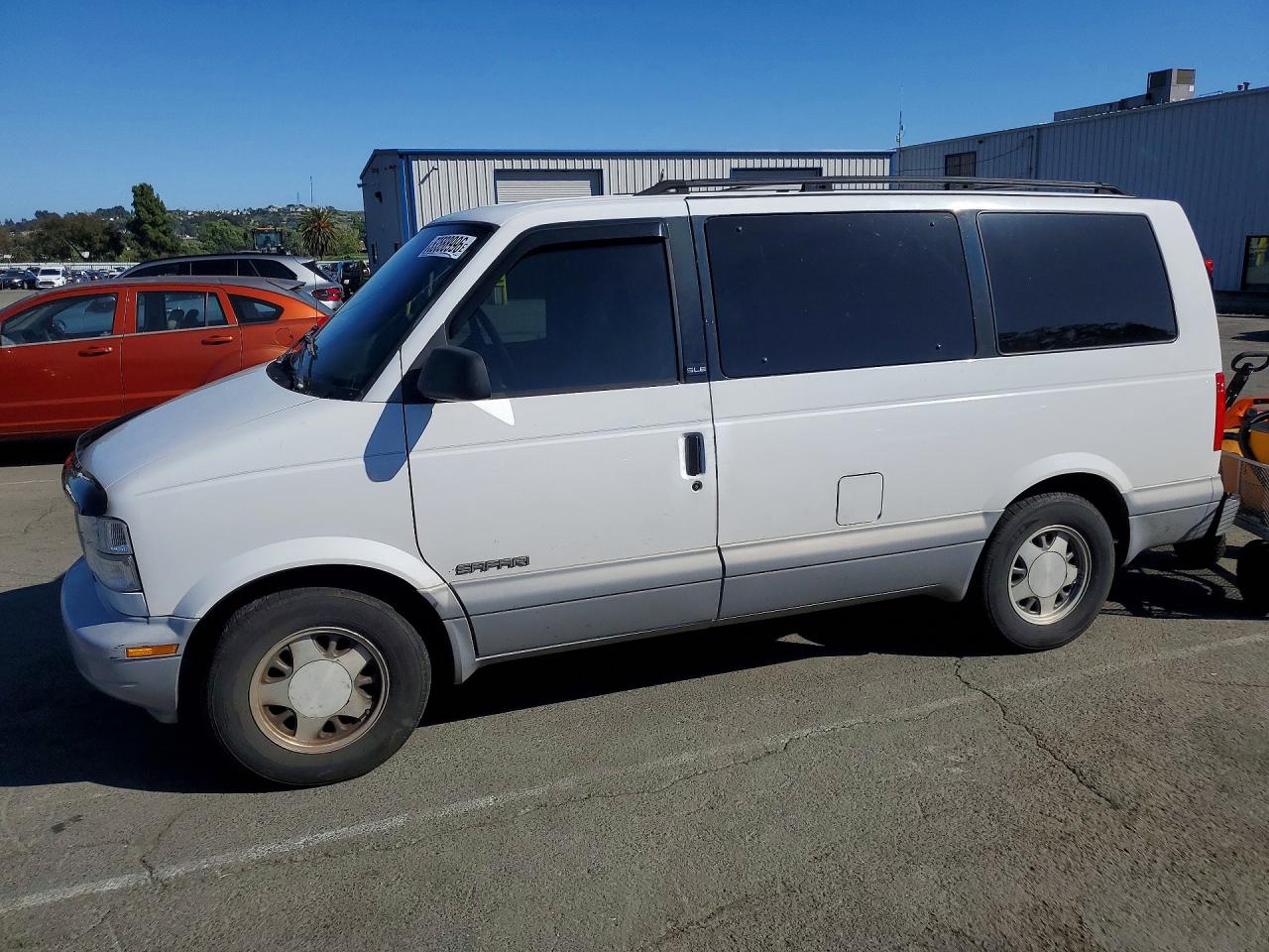 Salvage GMC Safari Image