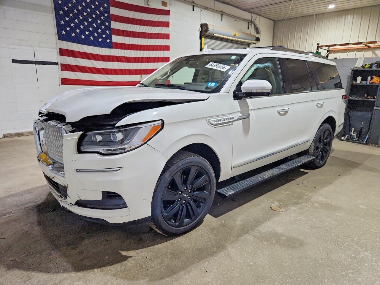 Salvage Lincoln Navigator Image