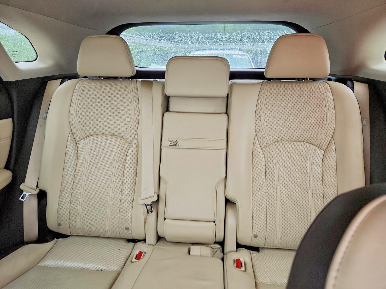 Lexus RX Base