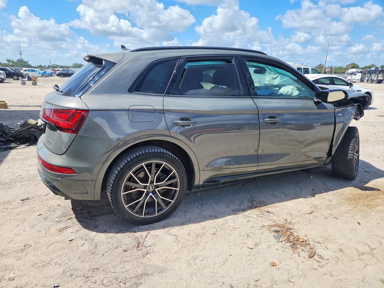 Audi Q5 Premium Plus 45