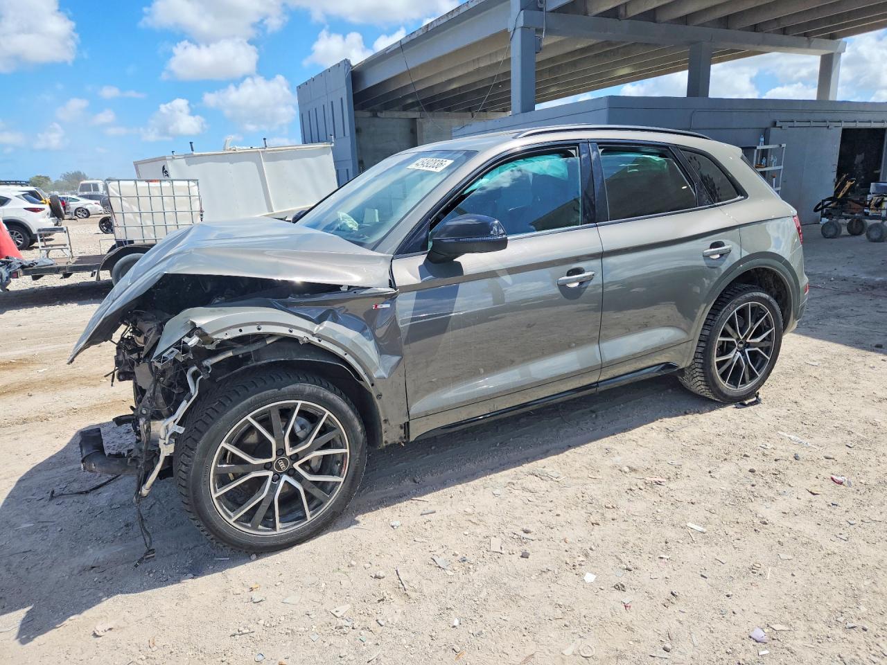 Salvage Audi Q5 Image
