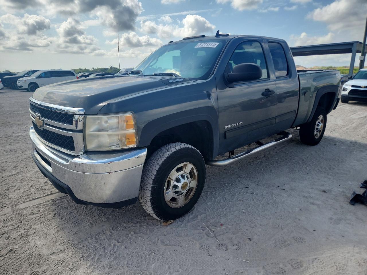 Salvage Chevrolet Silverado Image