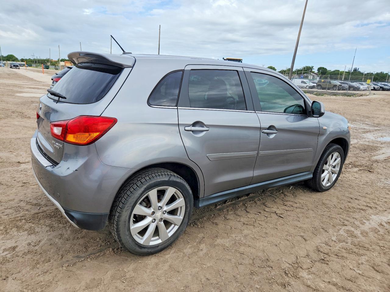 Mitsubishi Outlander Se