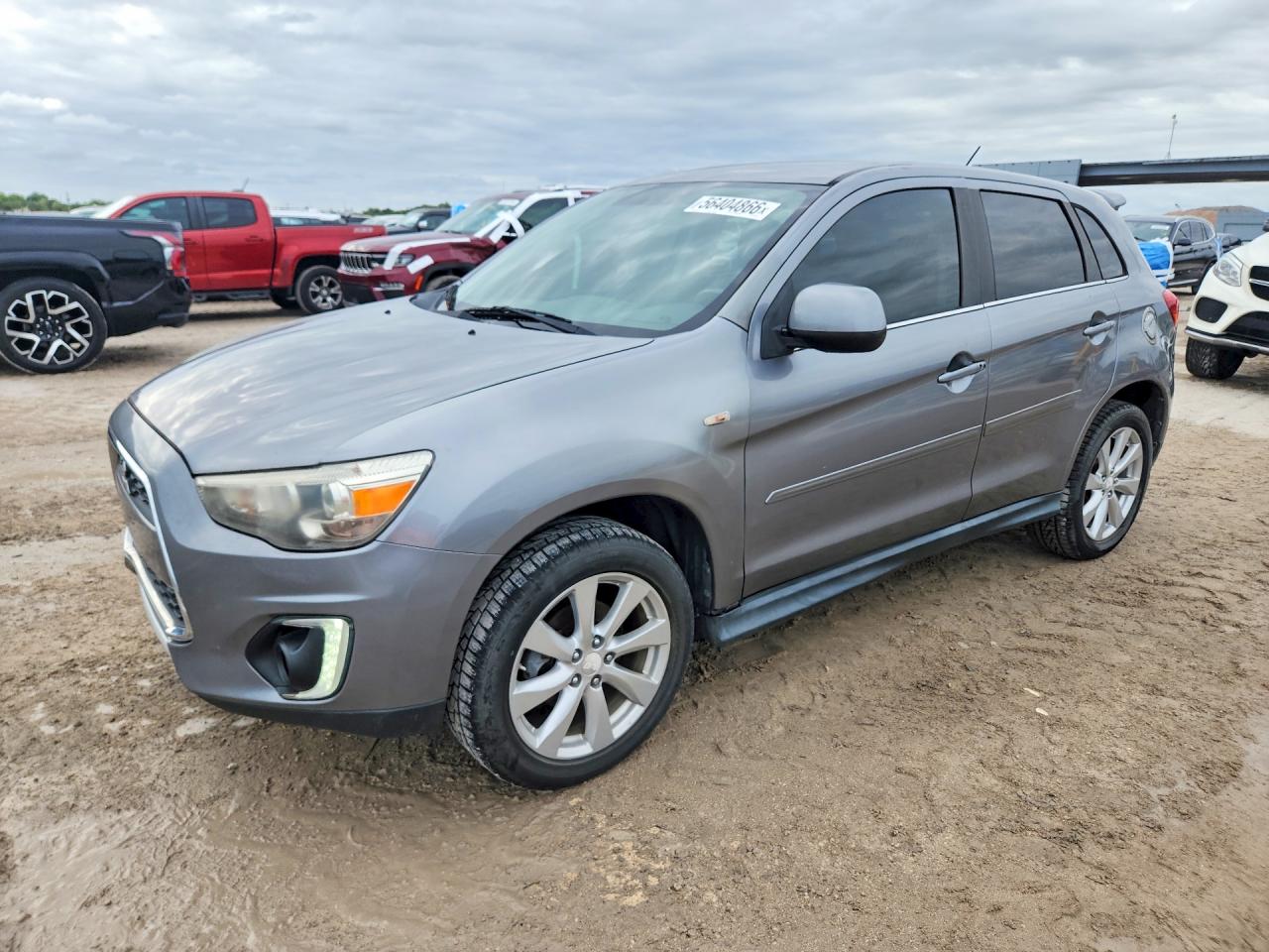 Salvage Mitsubishi Outlander Image