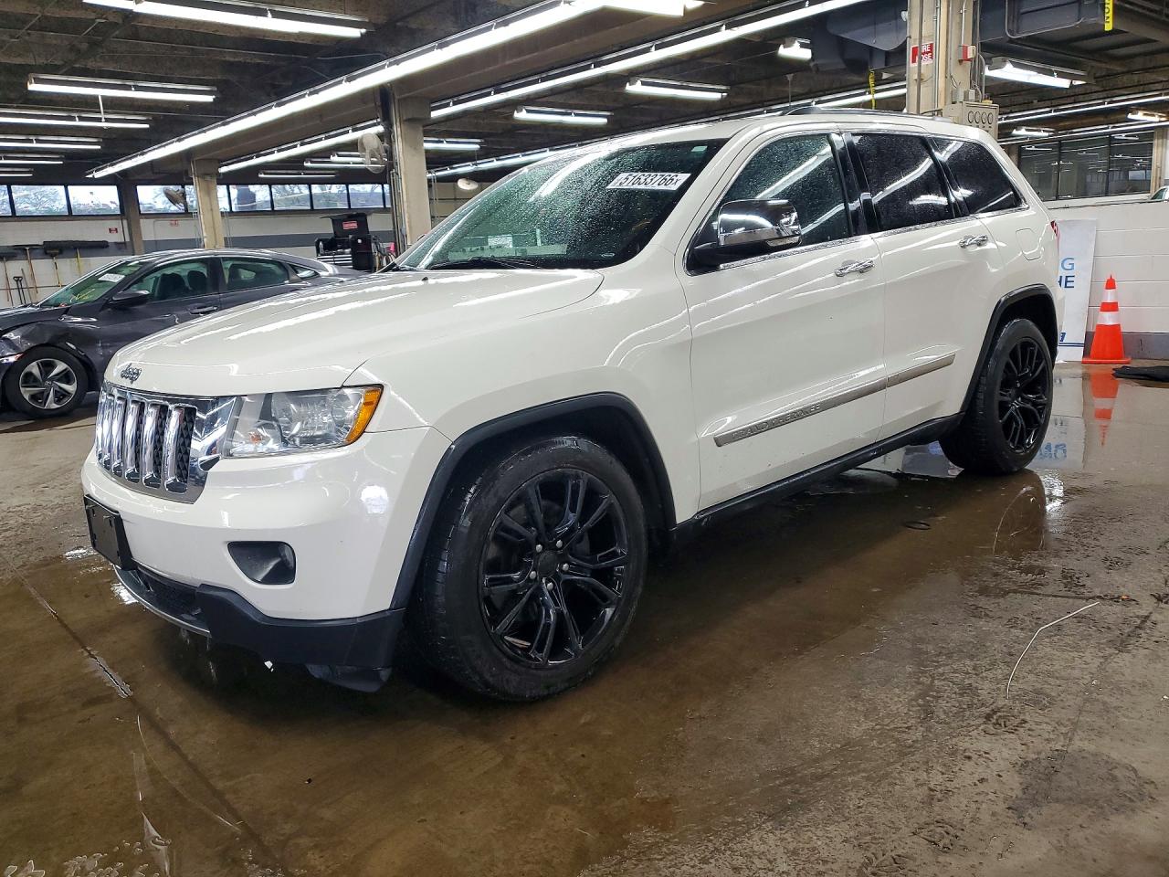 Salvage Jeep Cherokee Image
