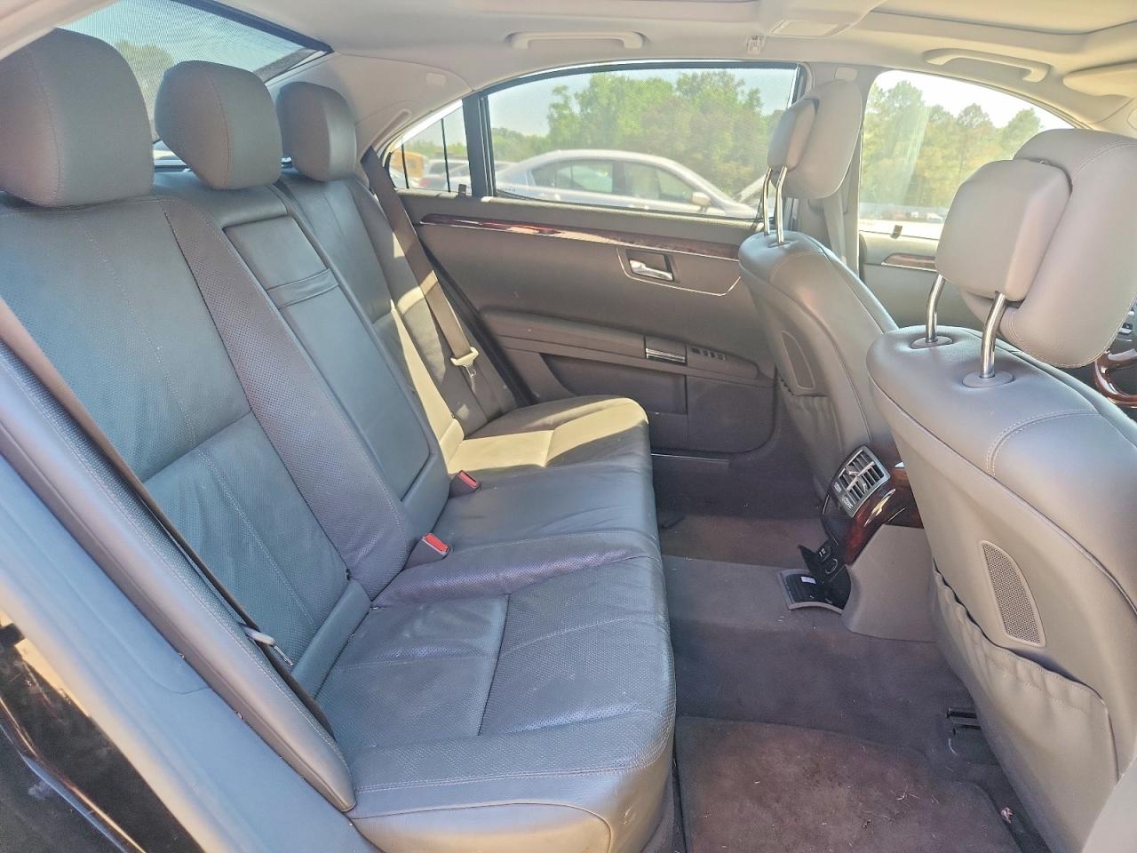 Mercedes-Benz S-Class 550