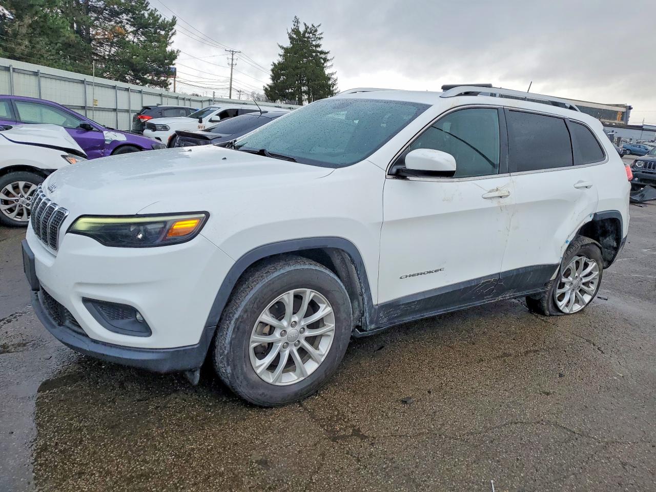 Salvage Jeep Cherokee Image
