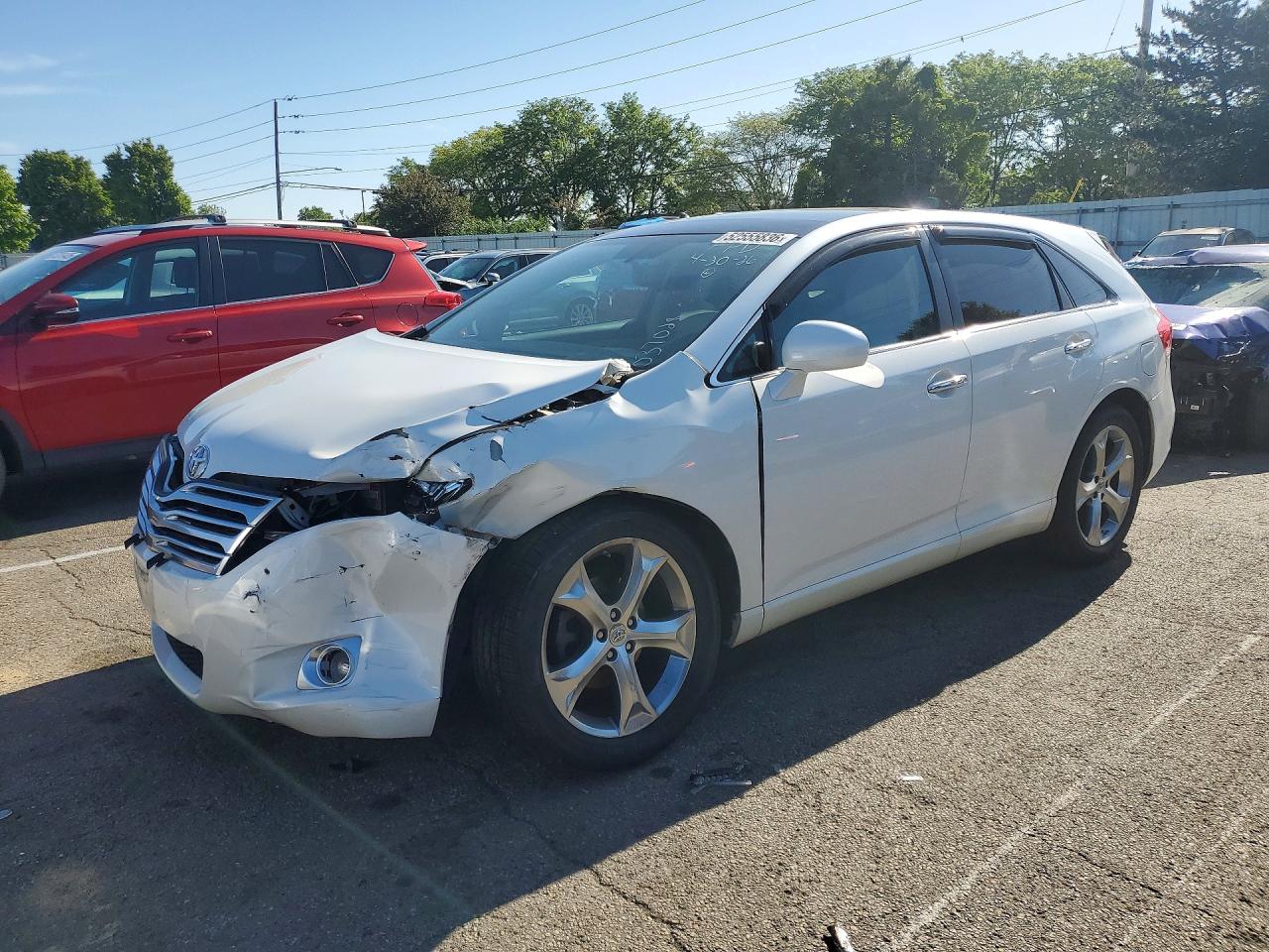 Salvage Toyota Venza Image