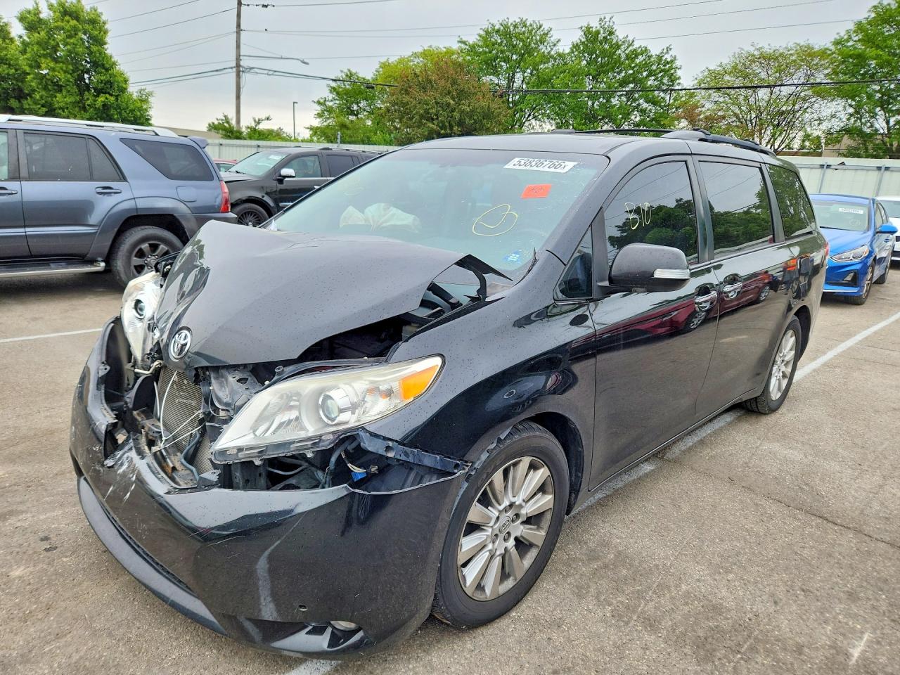 Salvage Toyota Sienna Image
