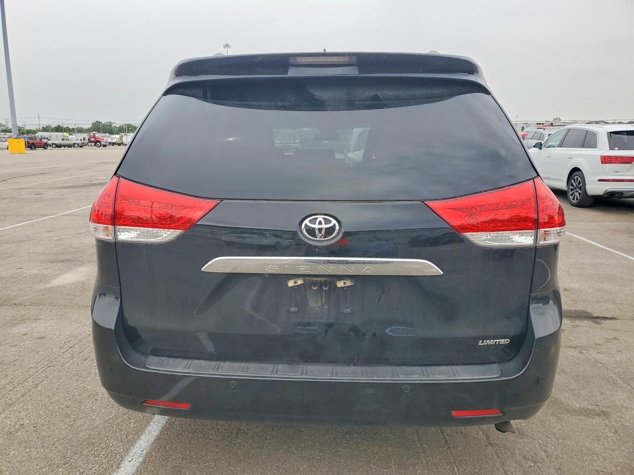 Toyota Sienna Limited 7-passenger