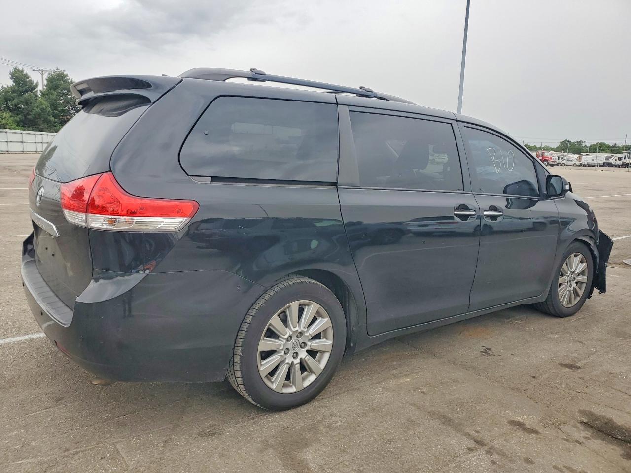 Toyota Sienna Limited 7-passenger