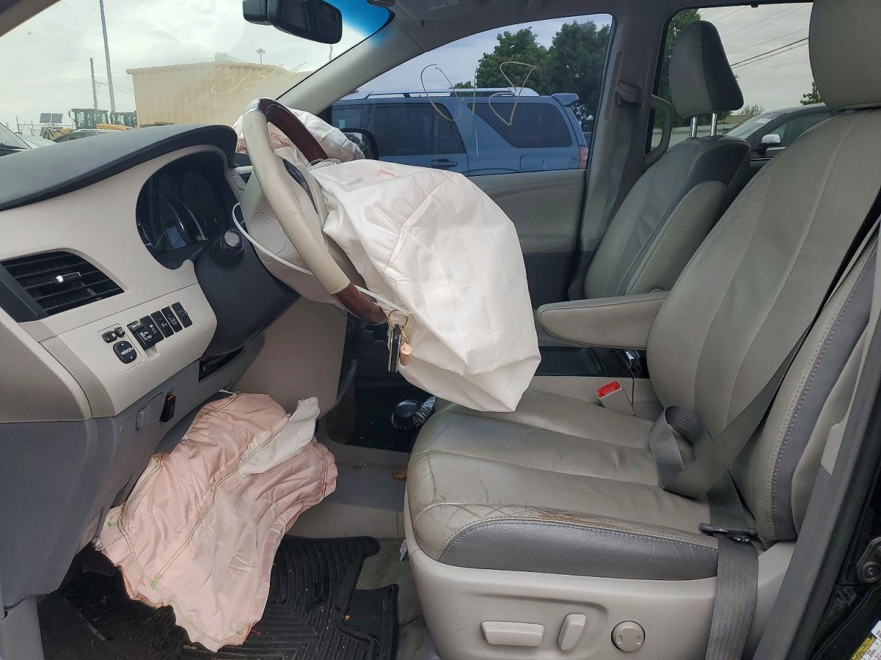 Toyota Sienna Limited 7-passenger