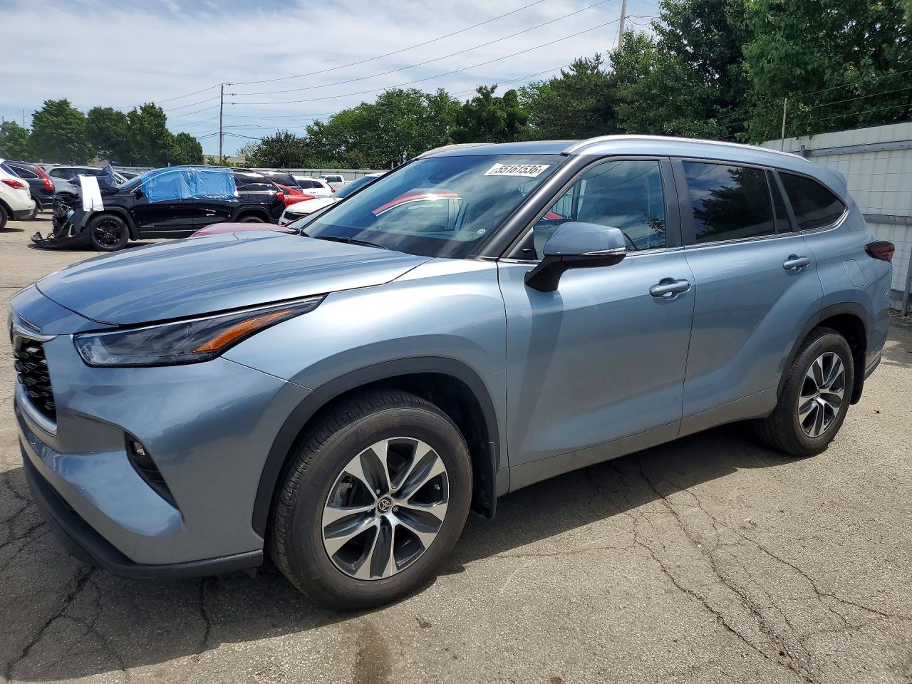 Salvage Toyota Highlander Image