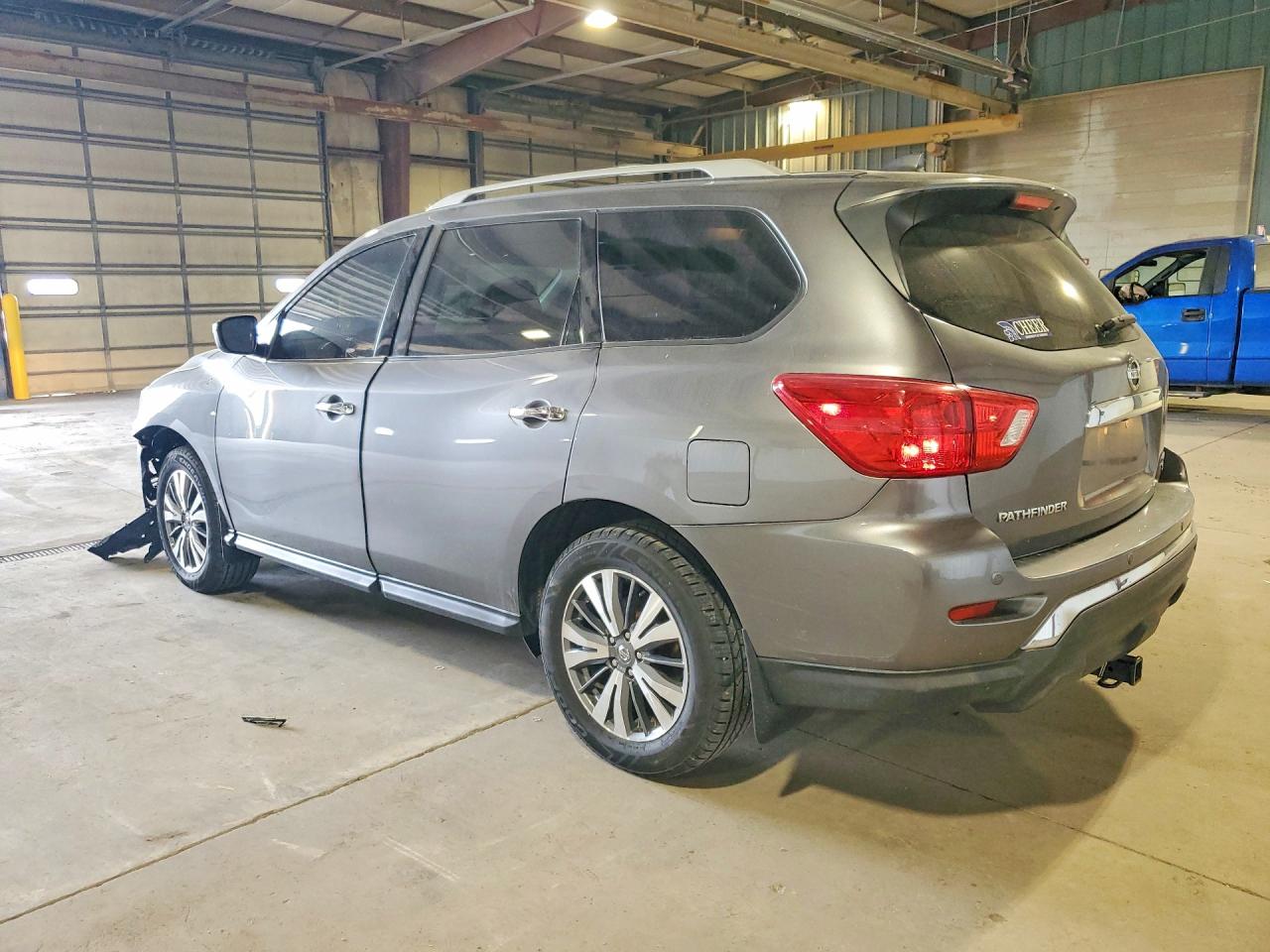Nissan Pathfinder Sv