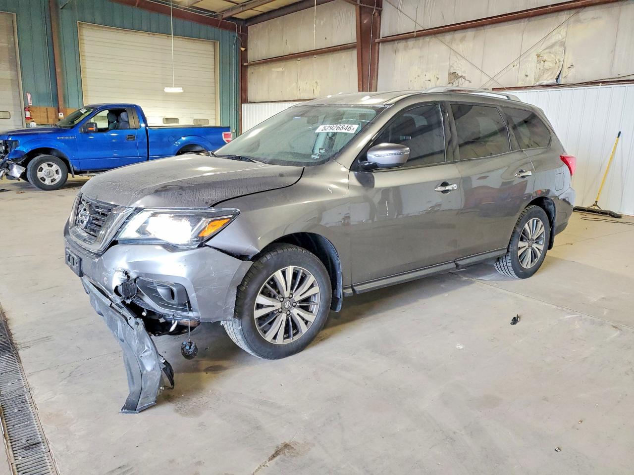 Salvage Nissan Pathfinder Image