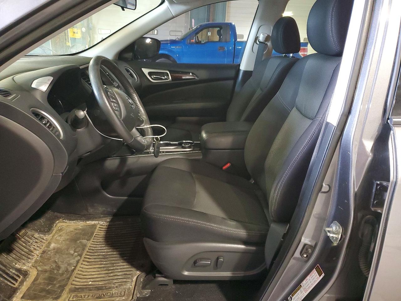 Nissan Pathfinder Sv
