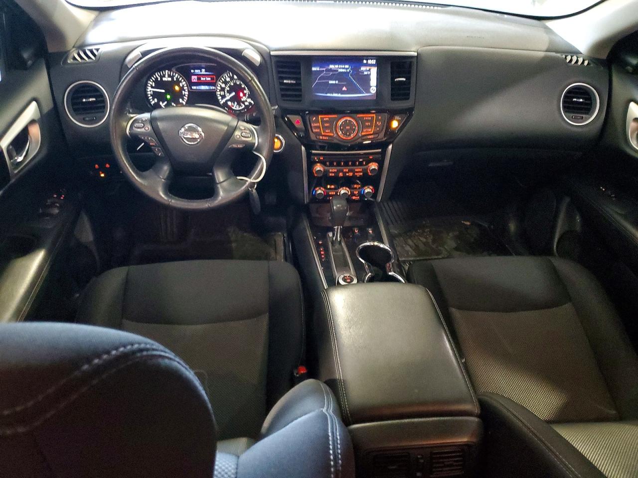 Nissan Pathfinder Sv