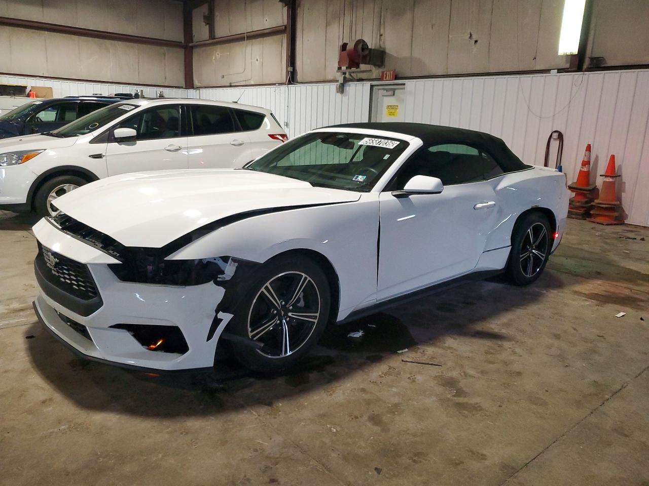 Salvage Ford Mustang Image