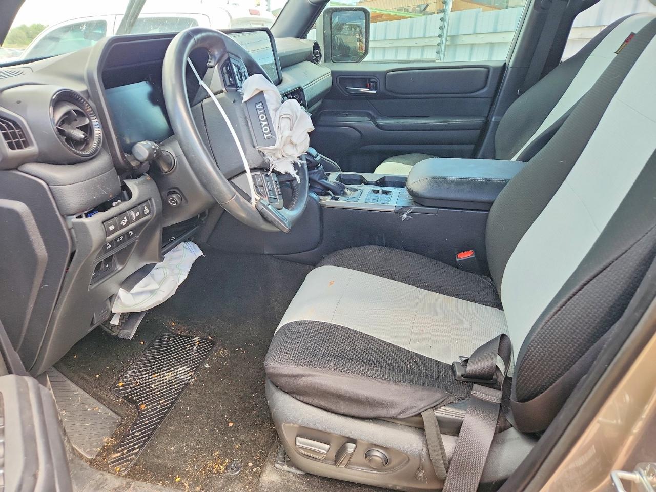 Toyota Land Cruis Base