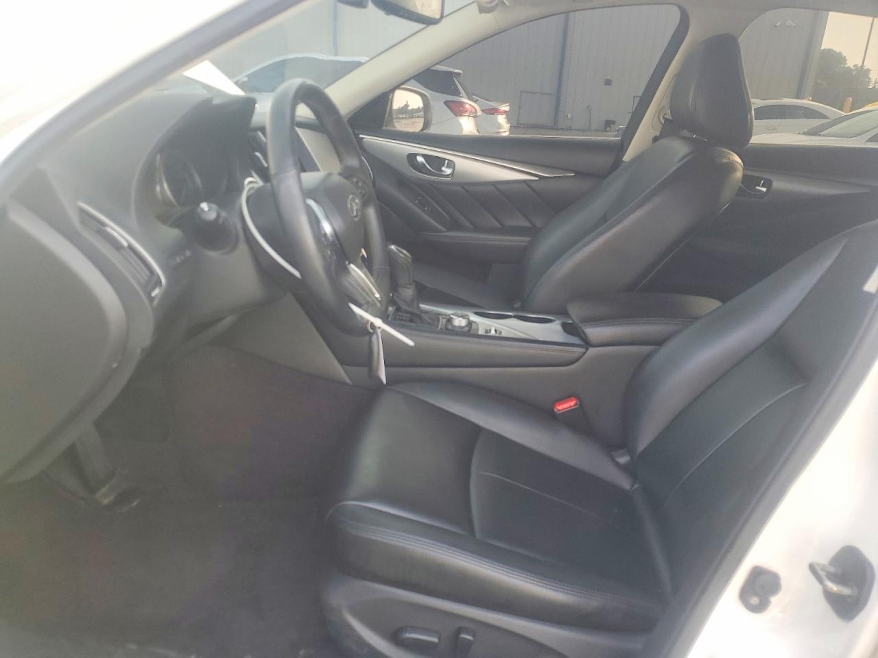 INFINITI Q50 Luxe