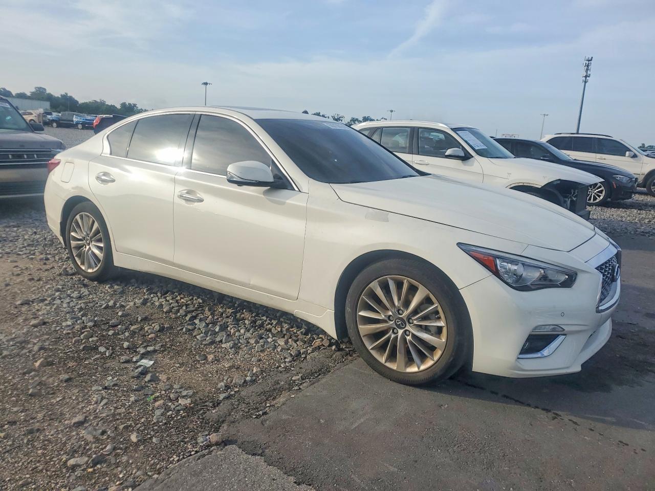 INFINITI Q50 Luxe