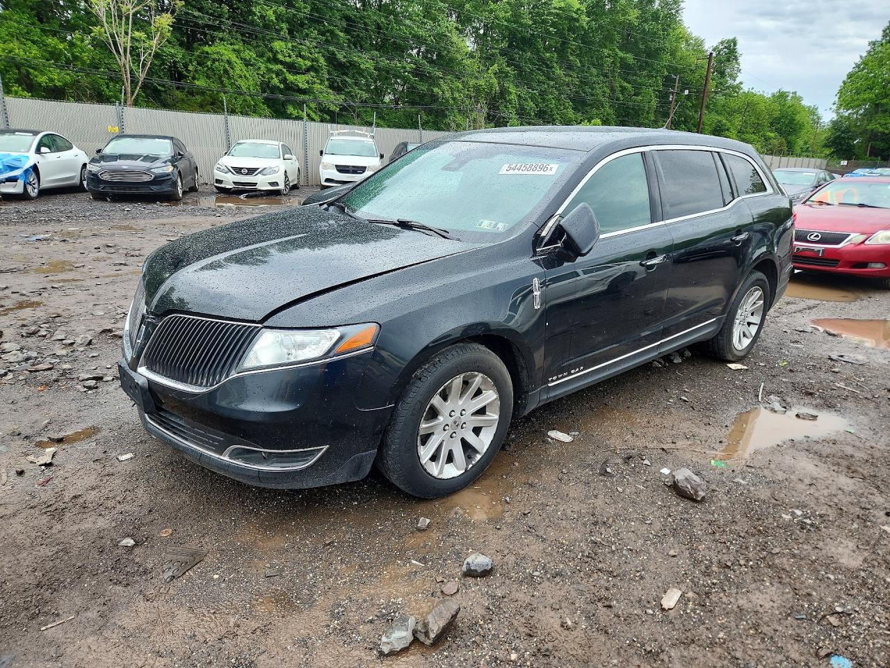Salvage Lincoln MKT Image