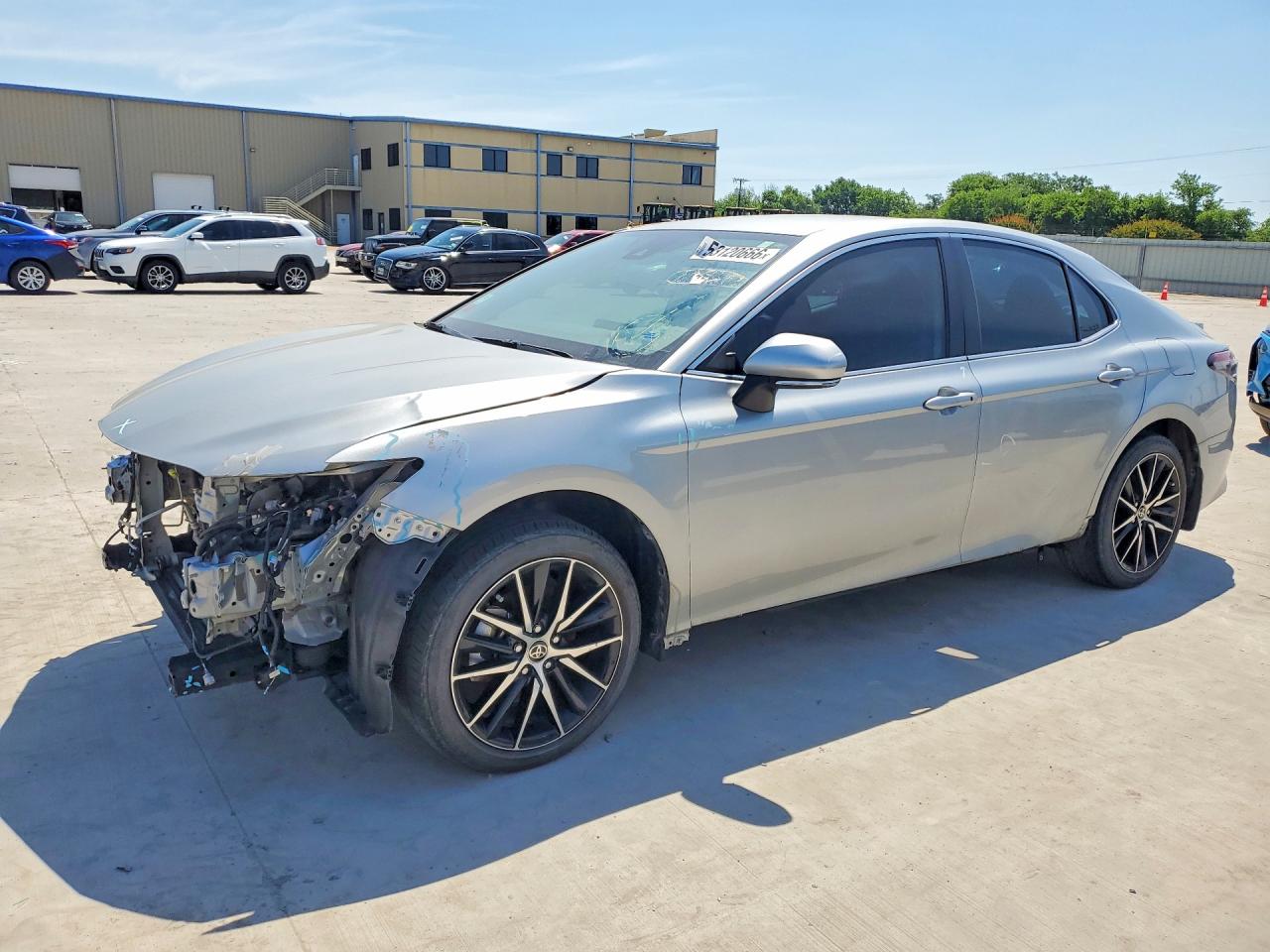 Salvage Toyota Camry Image