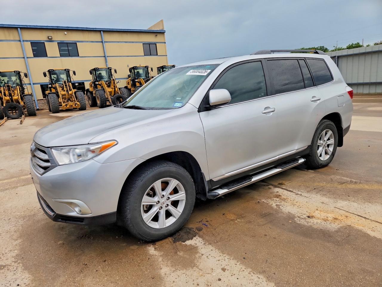 Salvage Toyota Highlander Image