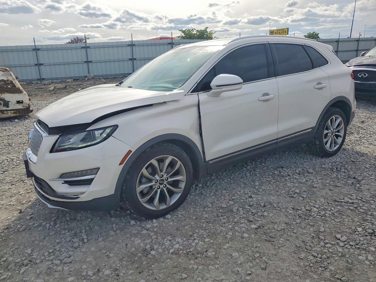 Salvage Lincoln MKC Image