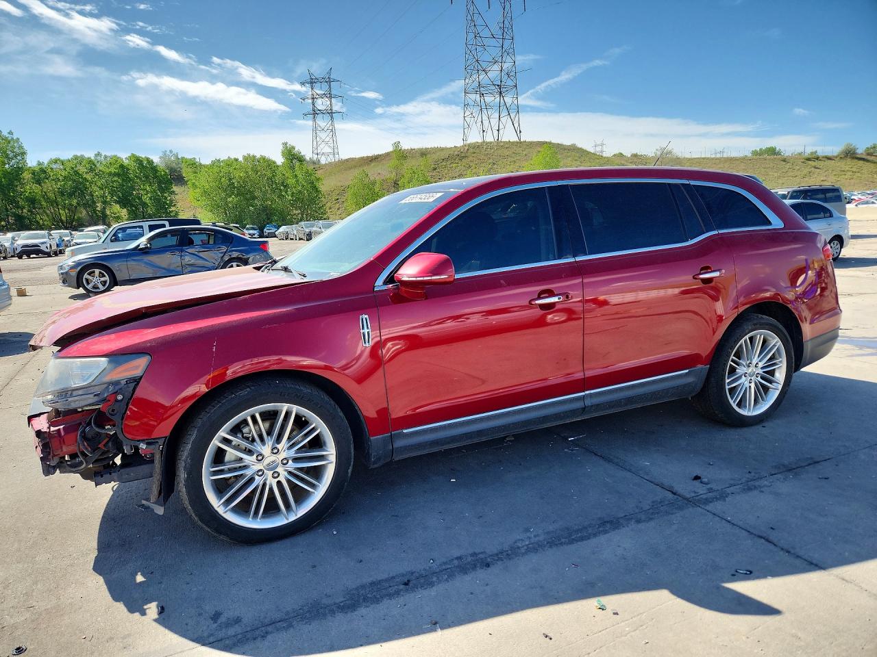 Salvage Lincoln MKT Image