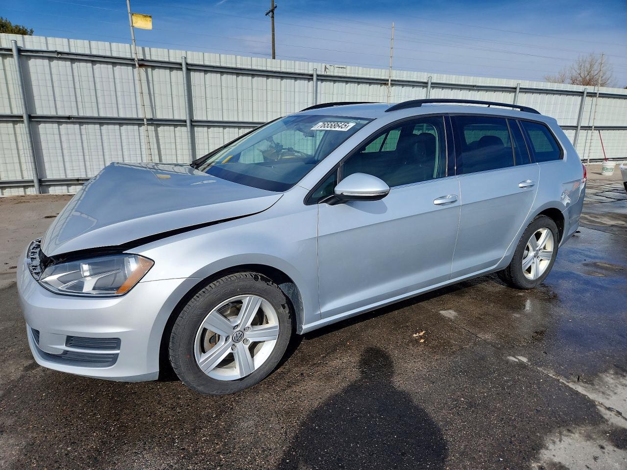 Salvage Volkswagen Golf Image