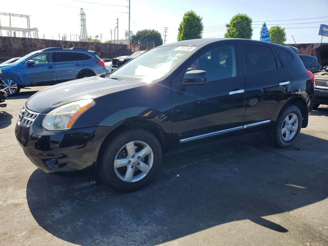Salvage Nissan Rogue Image