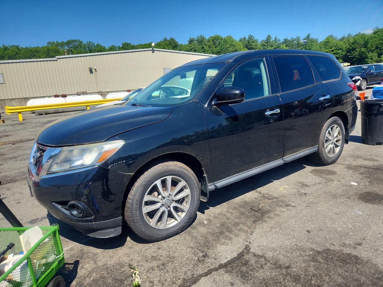 Salvage Nissan Pathfinder Image