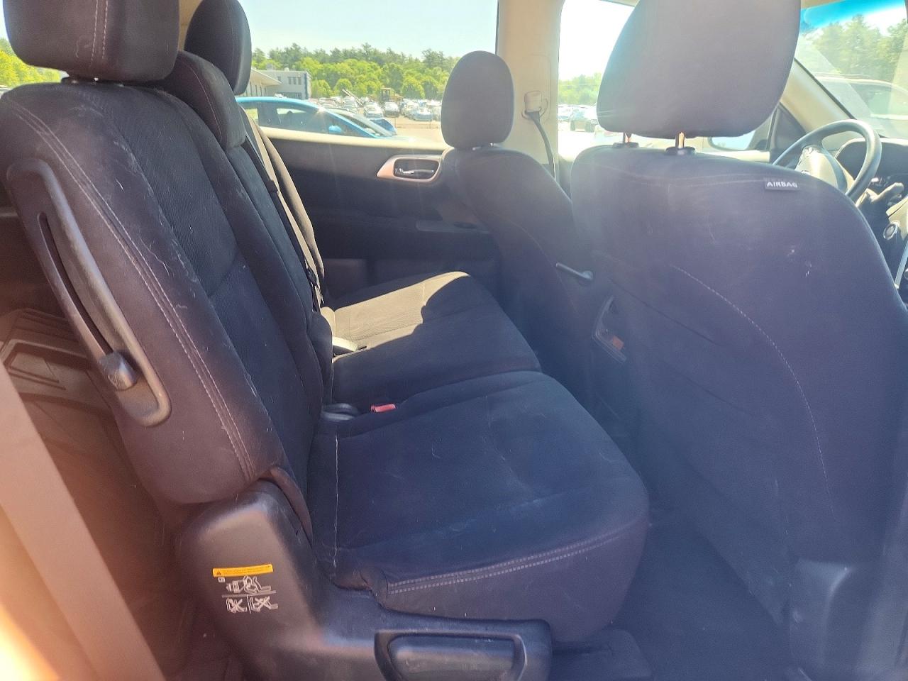 Nissan Pathfinder S