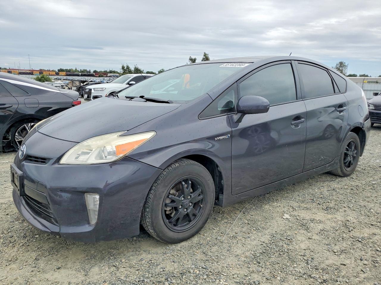 Salvage Toyota Prius Image