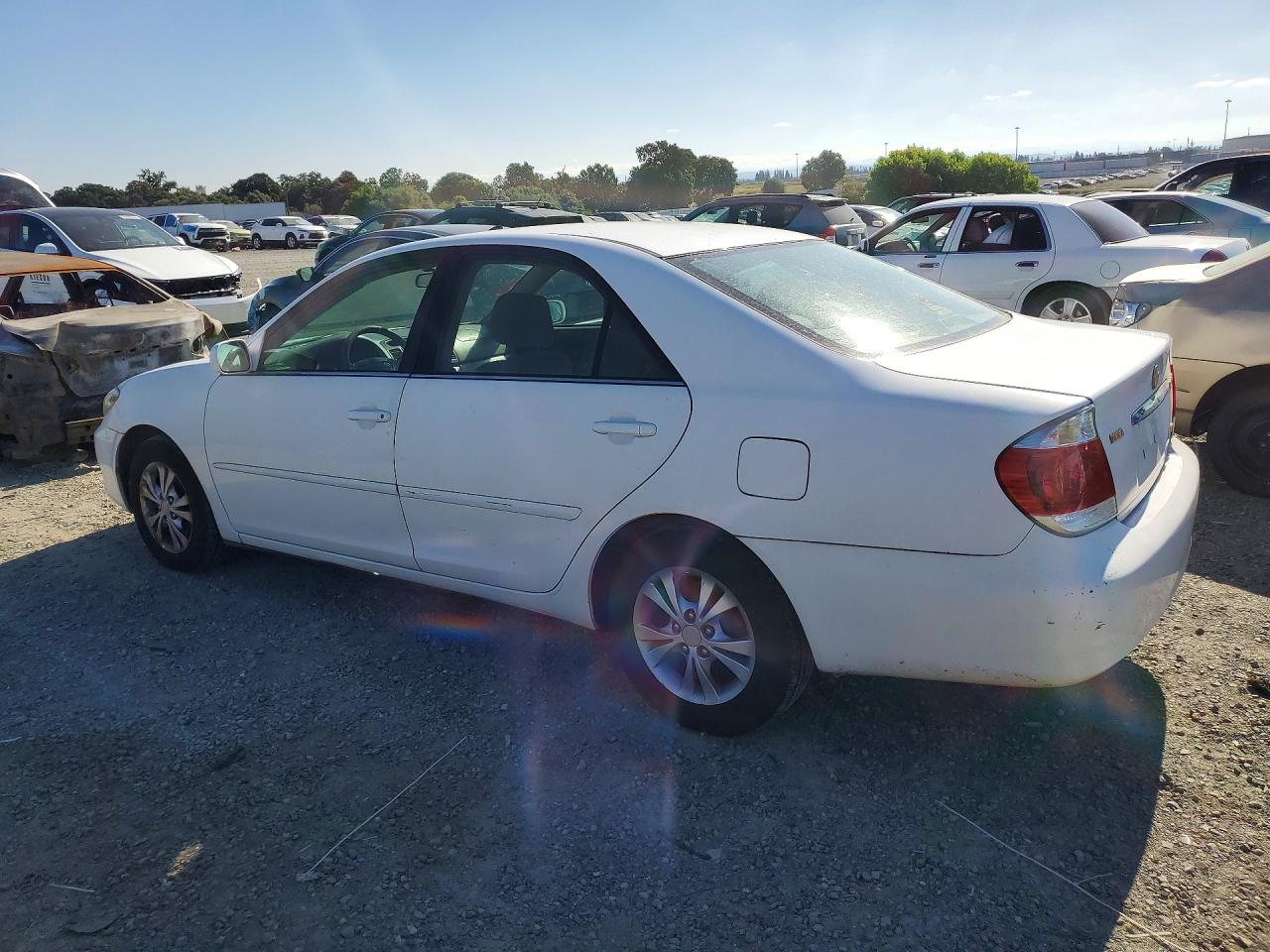 Toyota Camry Le V6