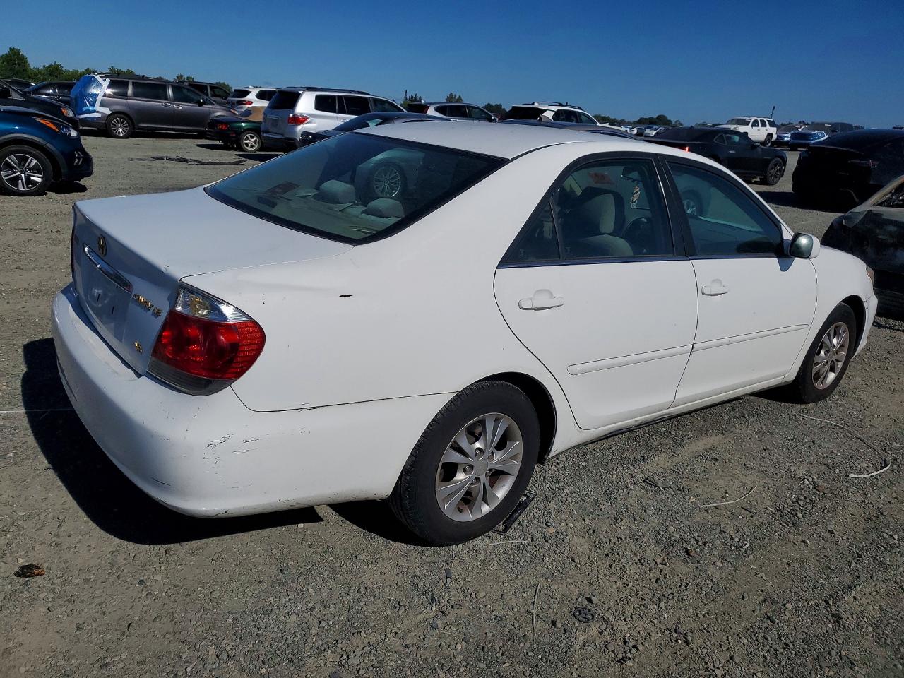Toyota Camry Le V6