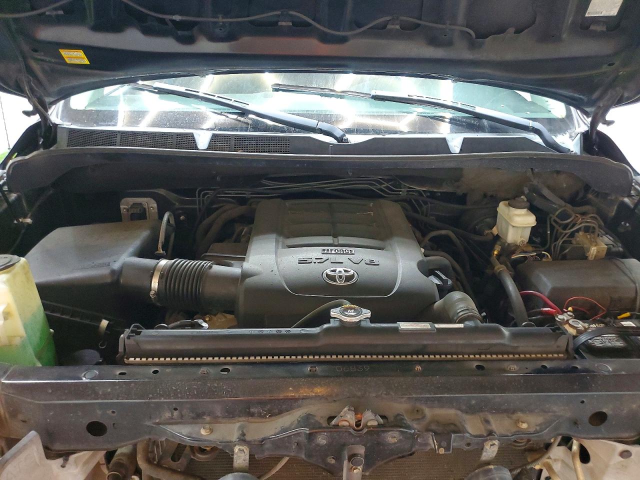 Toyota Tundra Crewmax Sr5