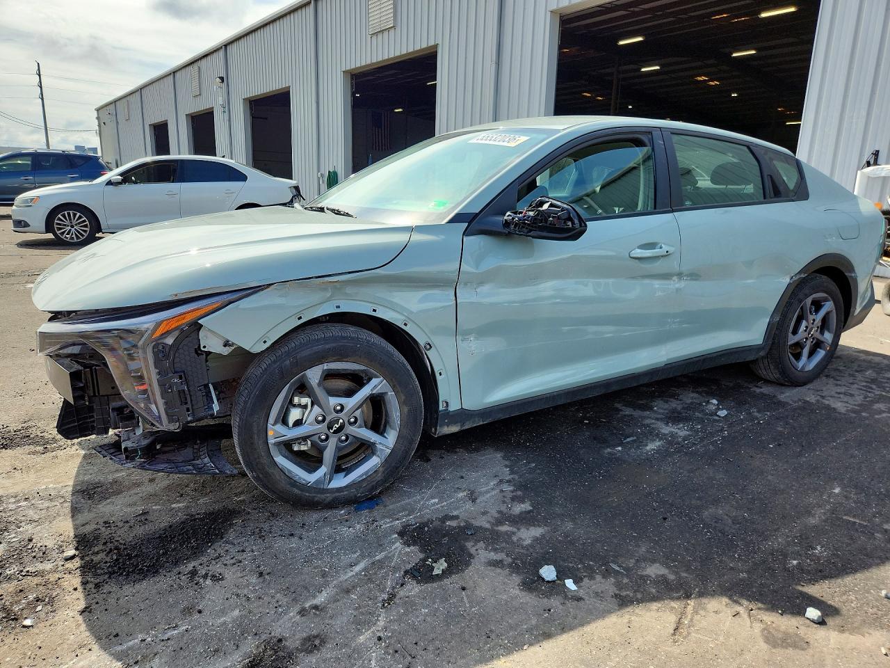 Salvage Kia K4 Image